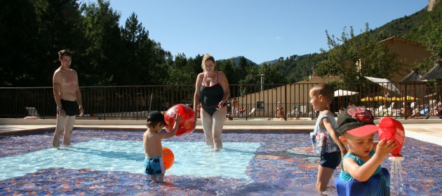 la piscine et pataugeoire du camping